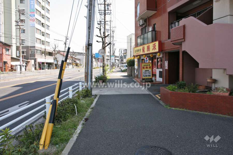 敷地北側の前面道路