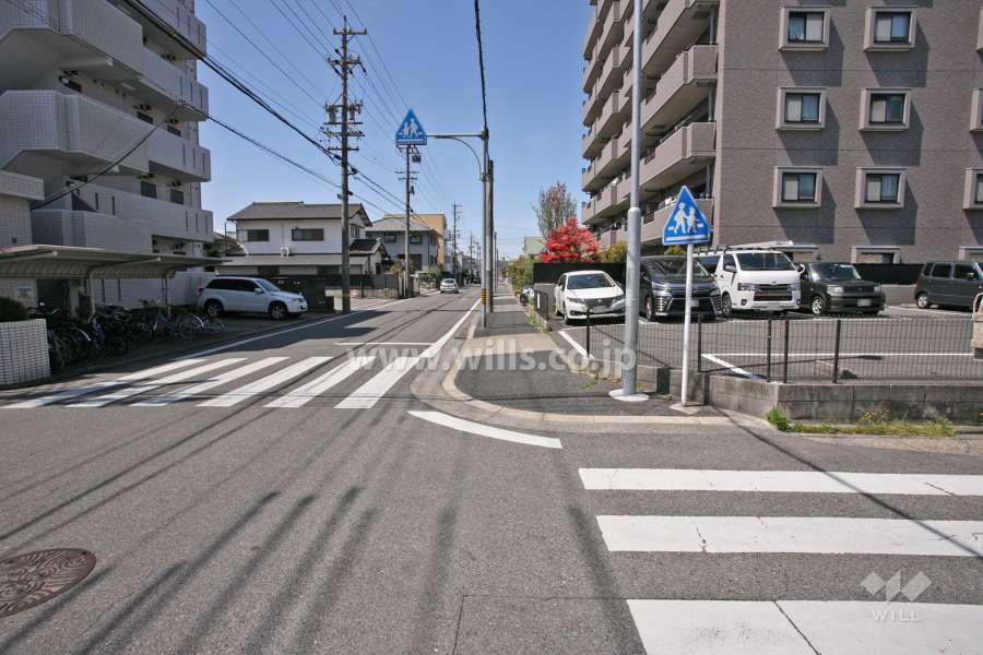敷地南側の前面道路