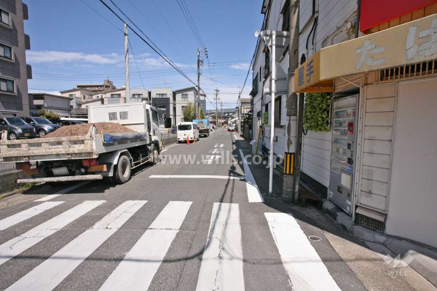 敷地東側の前面道路