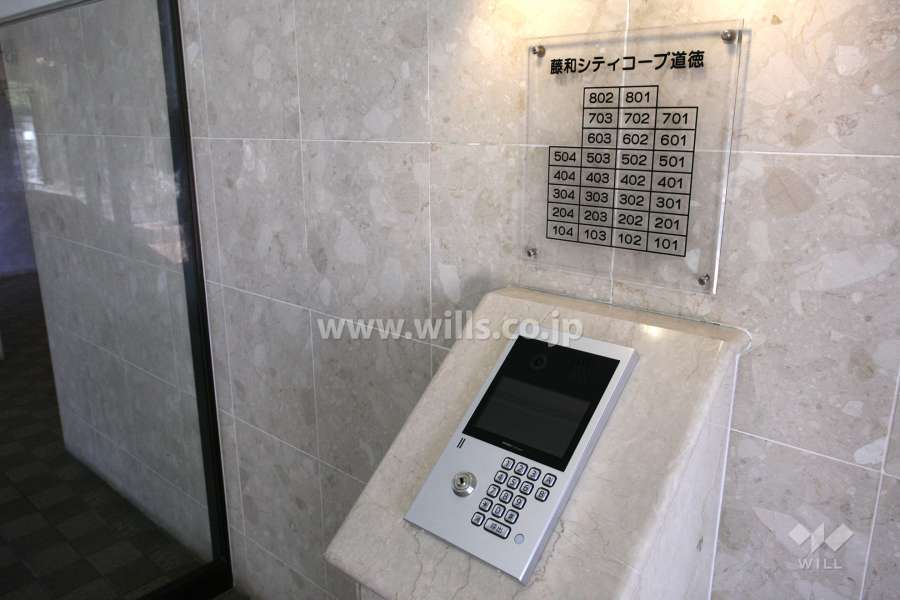 エントランスはオートロック付きです。