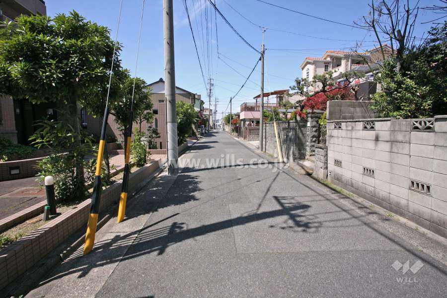 敷地北側の前面道路