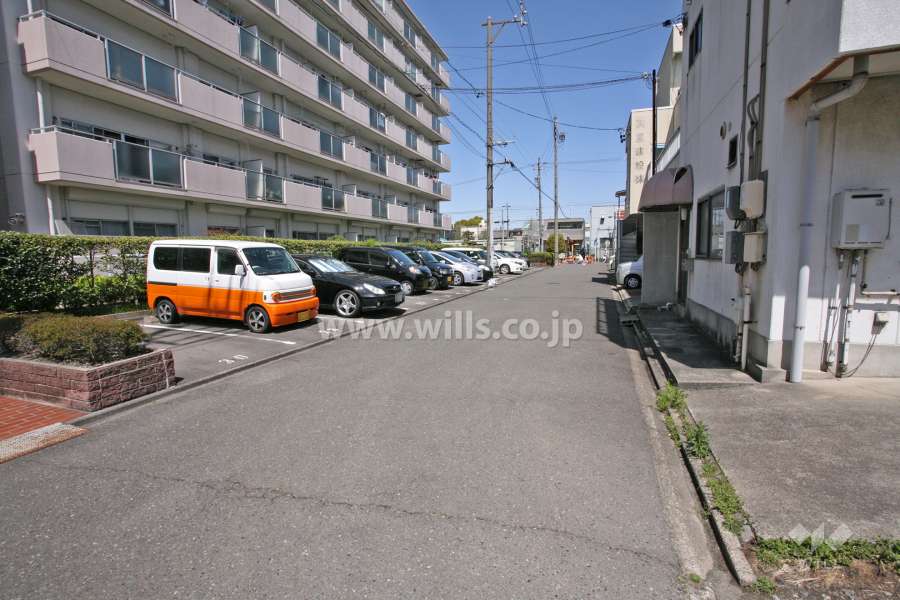 敷地東側の前面道路