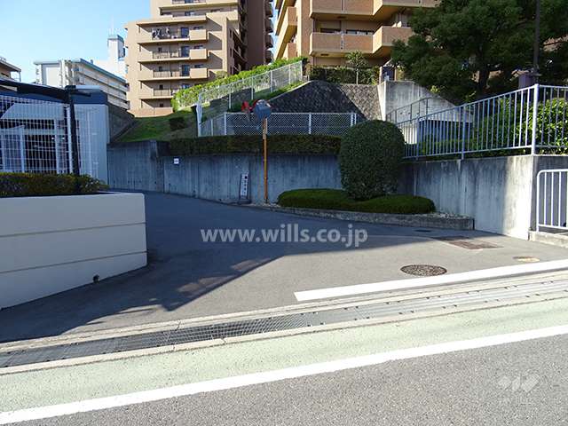 駐車場出入り口