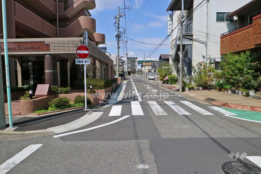敷地北側の前面道路