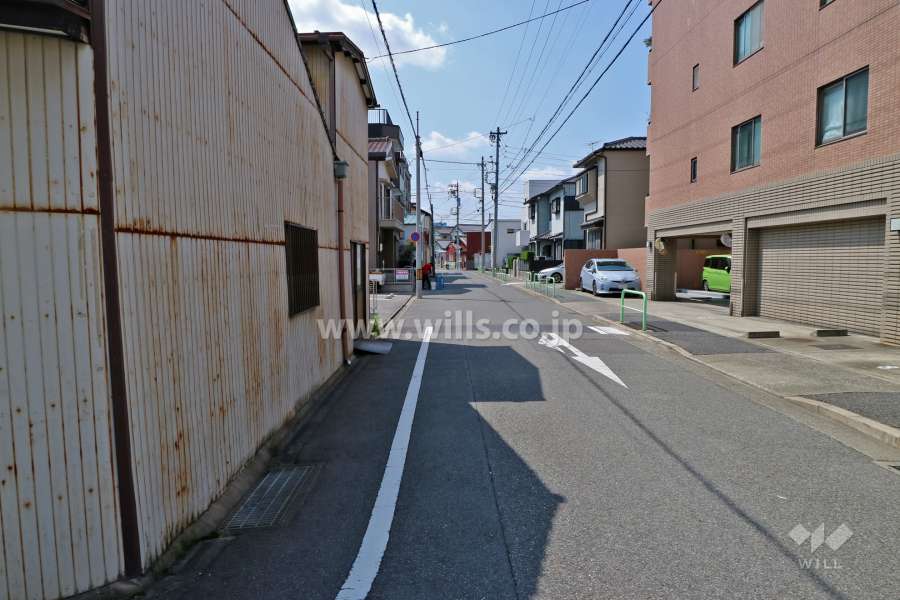 敷地東側の前面道路