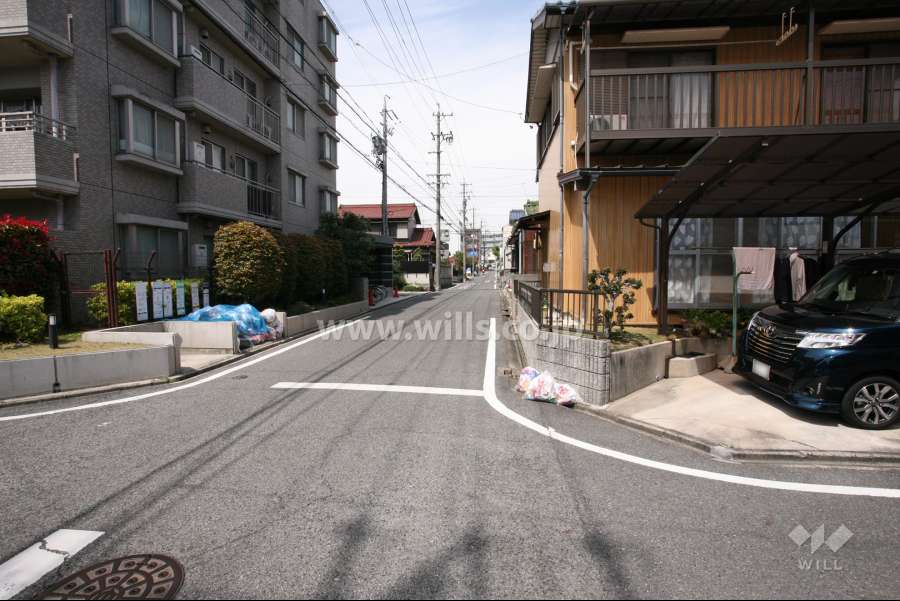 敷地東側の前面道路