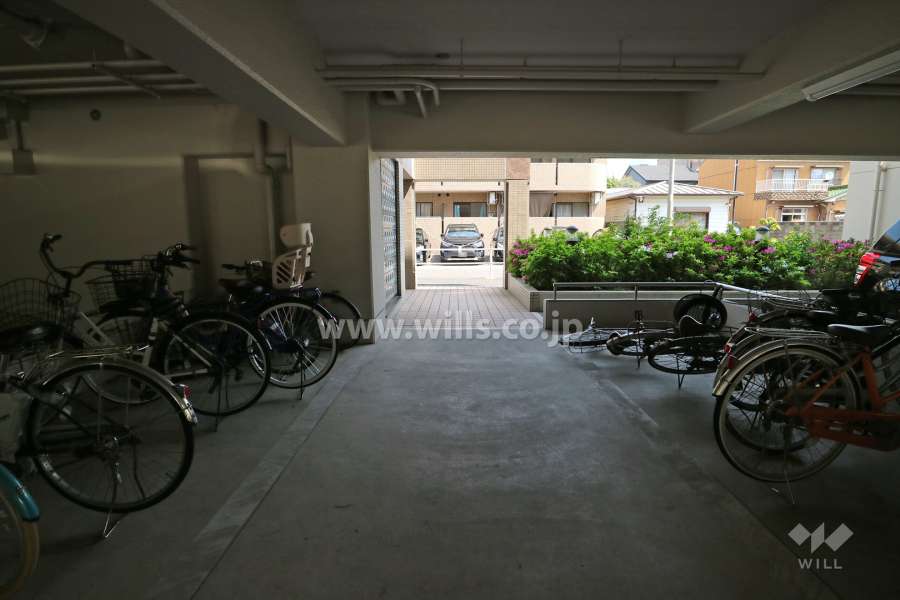 屋内に設けられた駐輪場