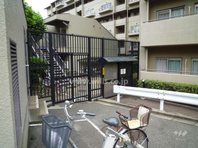 駐輪場入口