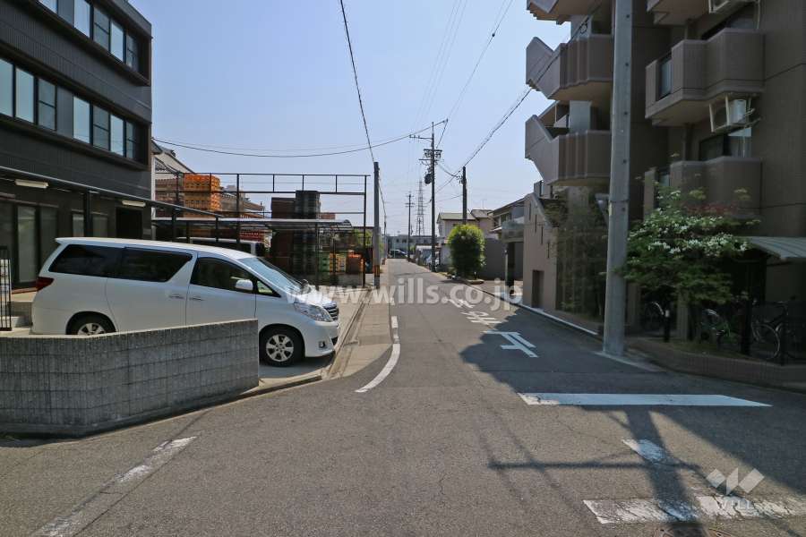 敷地北側の前面道路
