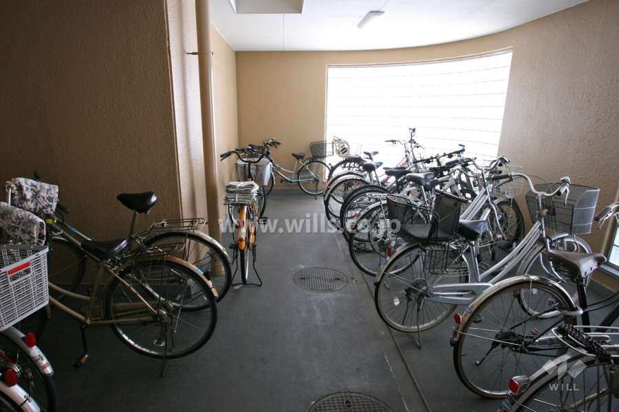 屋内に設けられた駐輪場