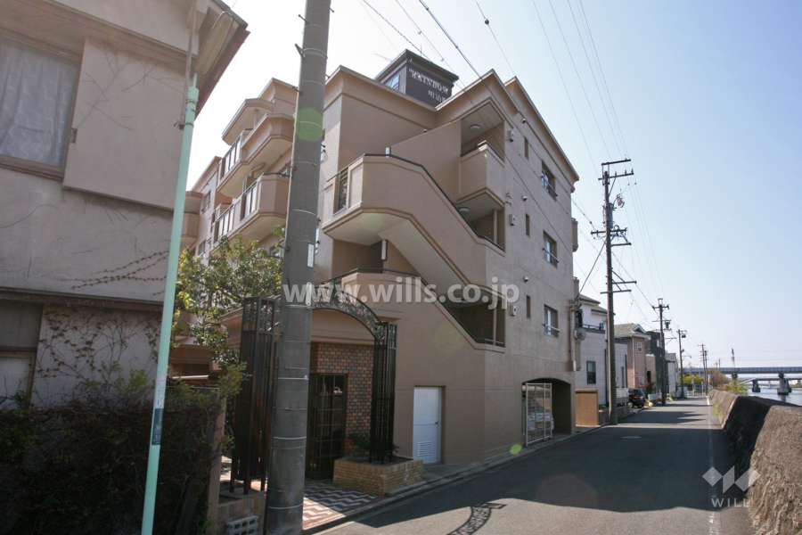 レインボー明治町の外観（北西側から）