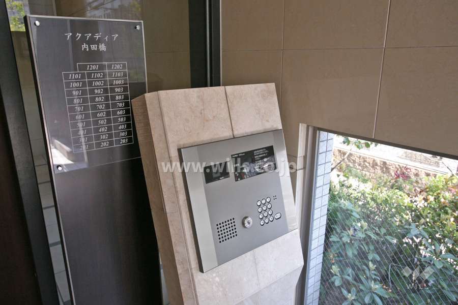 エントランスはオートロック付きです。