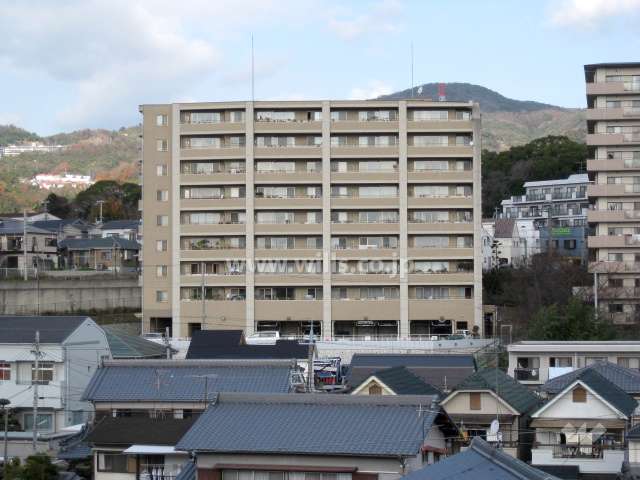 ステイツ宝塚ツイン・グランデヒルズイーストの外観（南側から）