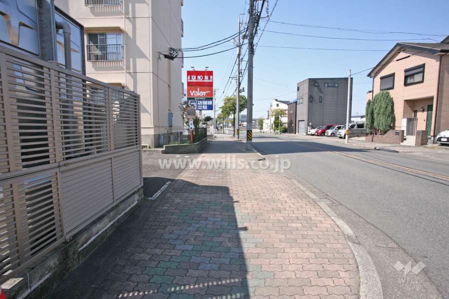 敷地北西側の前面道路
