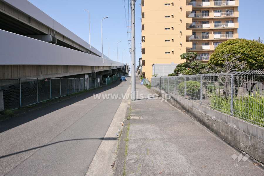 敷地南側の前面道路