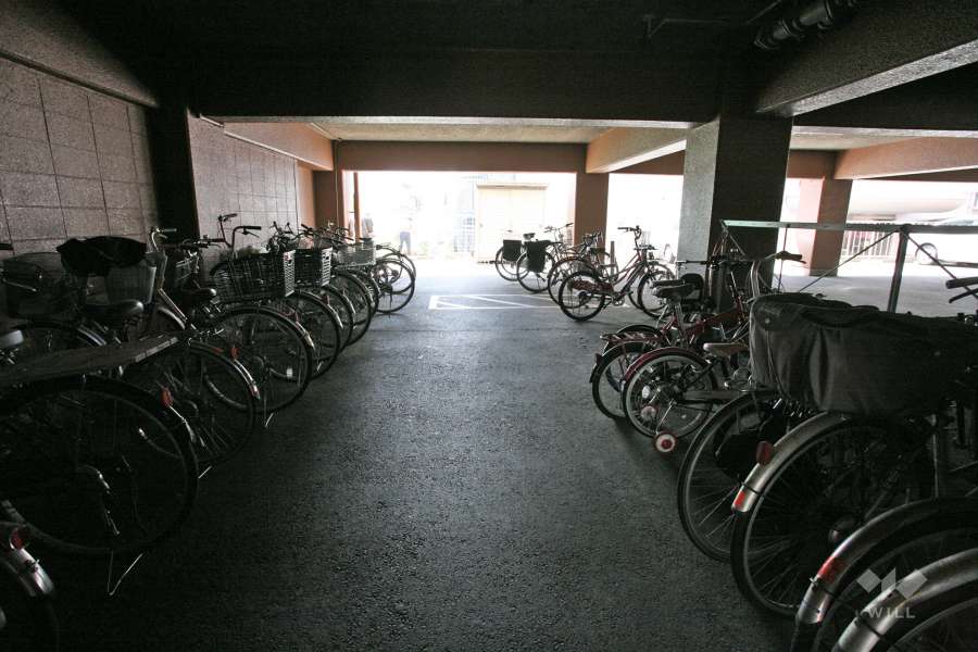屋内に設けられた駐輪場