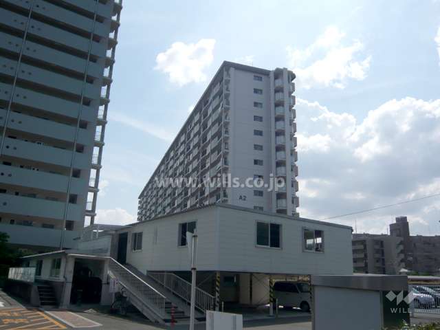 公社千里山田D団地A-2棟の外観（北側から）