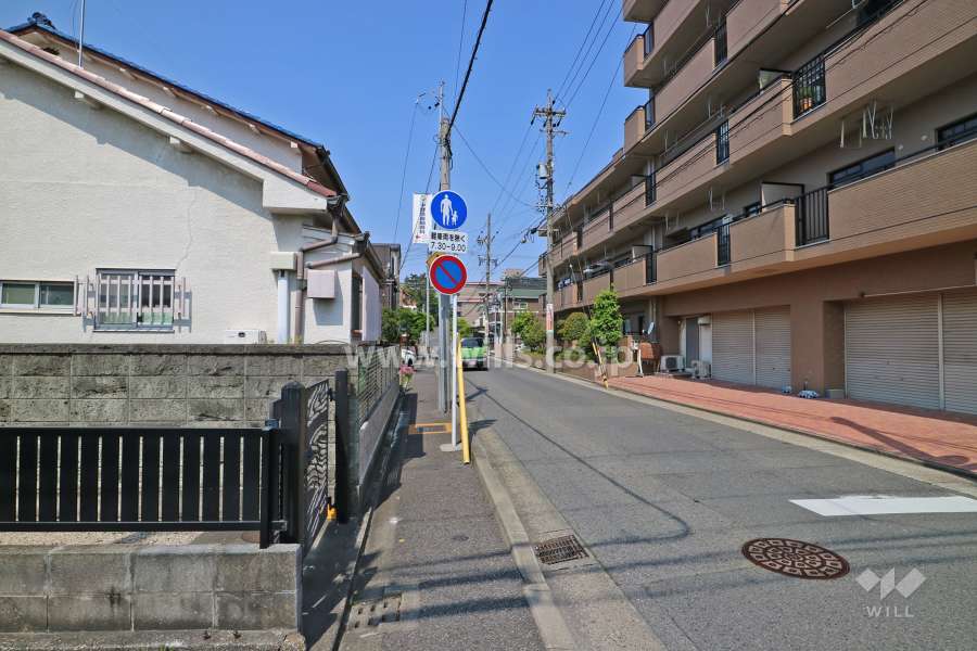 敷地南側の前面道路