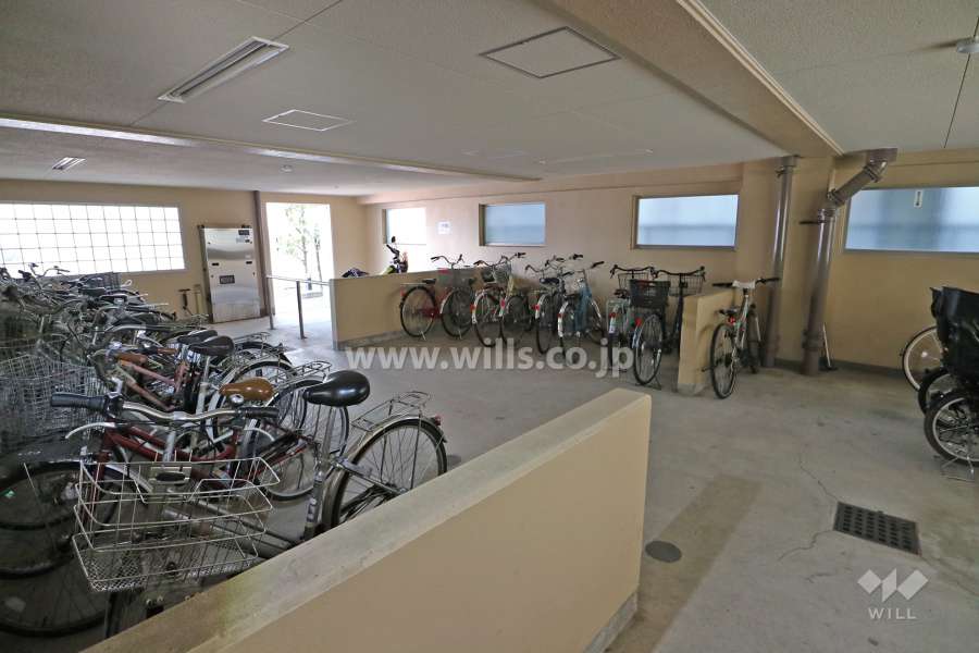 屋内に設けられた駐輪場