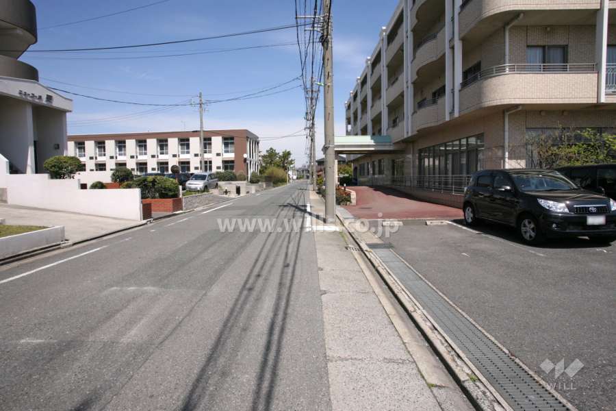 敷地東側の前面道路