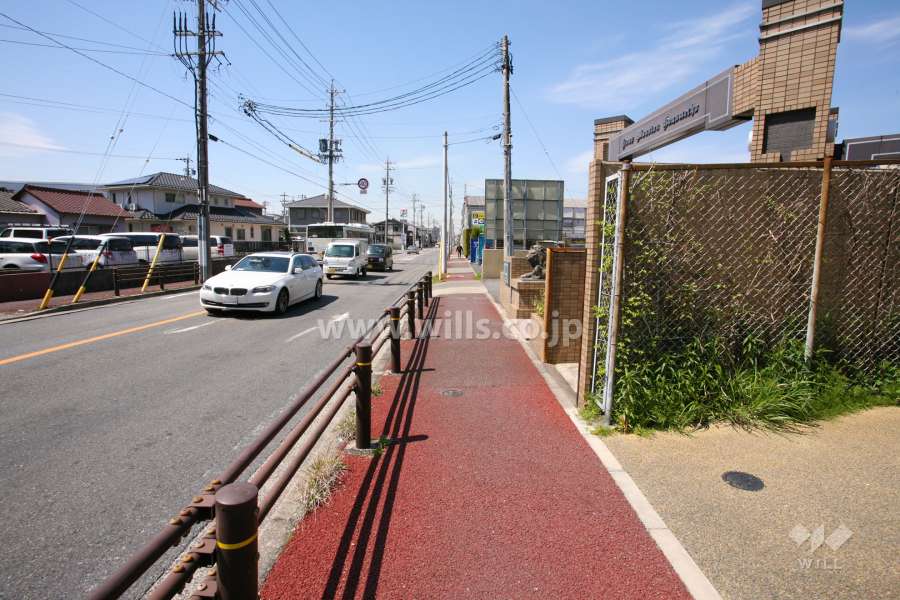 敷地南側の前面道路