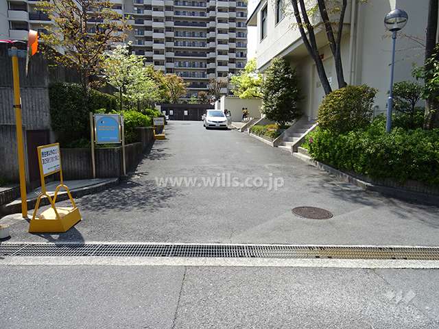 駐車場出入り口