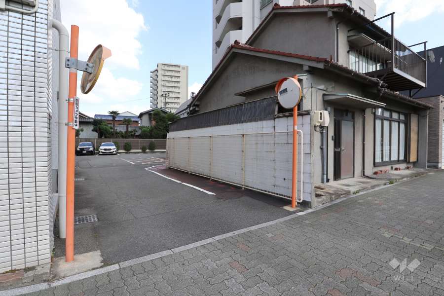 駐車場の出入り口