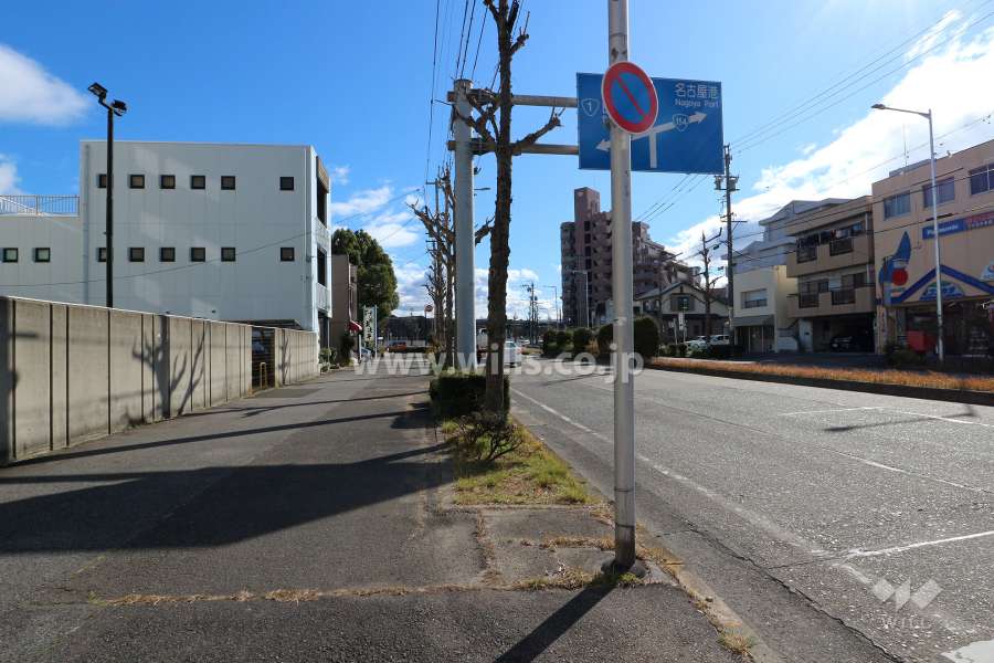 敷地北西側の前面道路