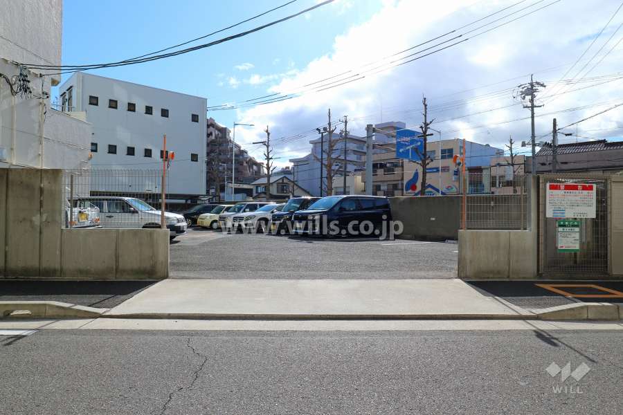 駐車場出入り口・敷地内駐車場（屋外平面式）