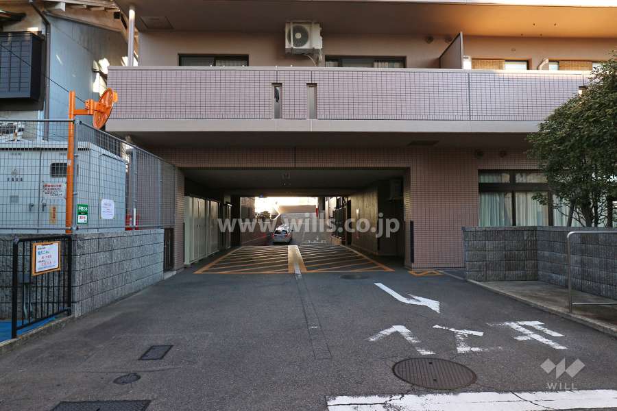 駐車場出入り口