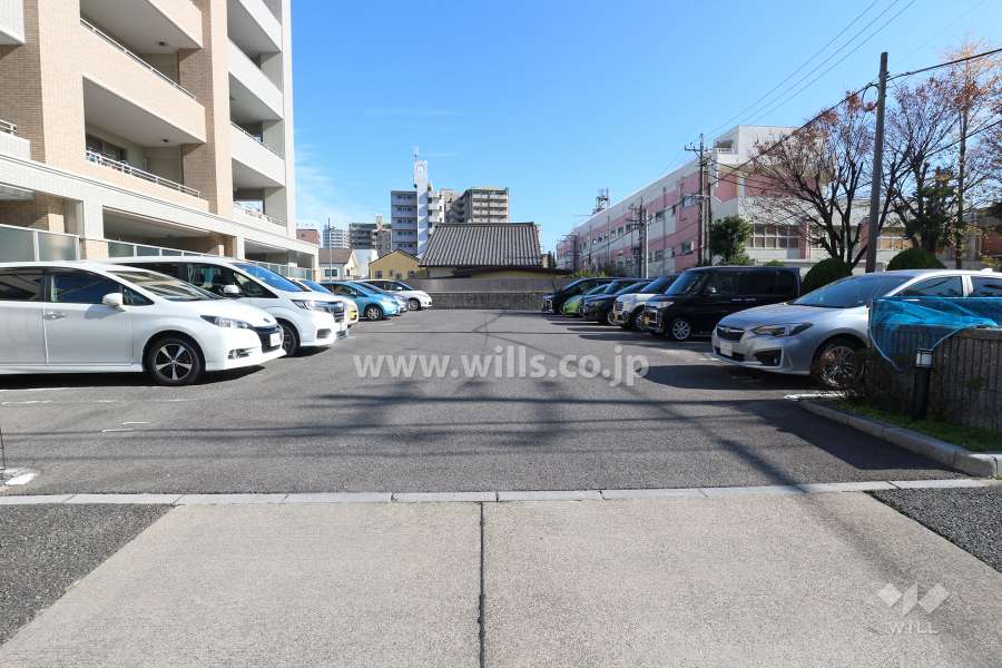 駐車場出入り口・敷地内駐車場（屋外平面式）