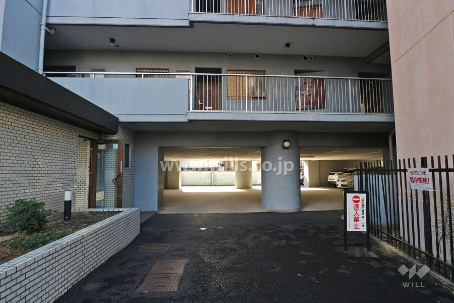 駐車場出入り口