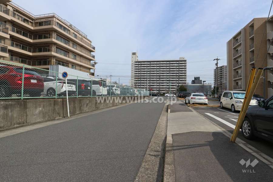 敷地北側の前面道路