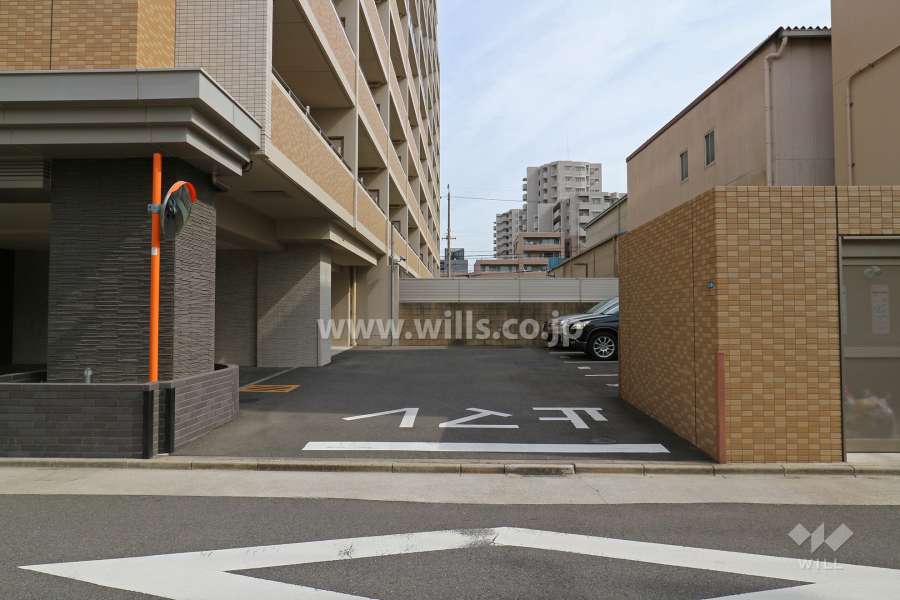 駐車場出入り口・敷地内駐車場（屋外平面式）