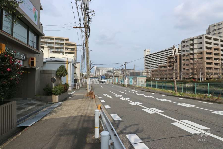 敷地東側の前面道路