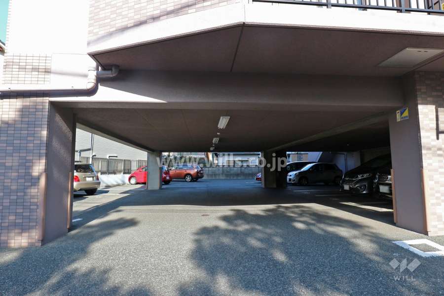 駐車場出入り口