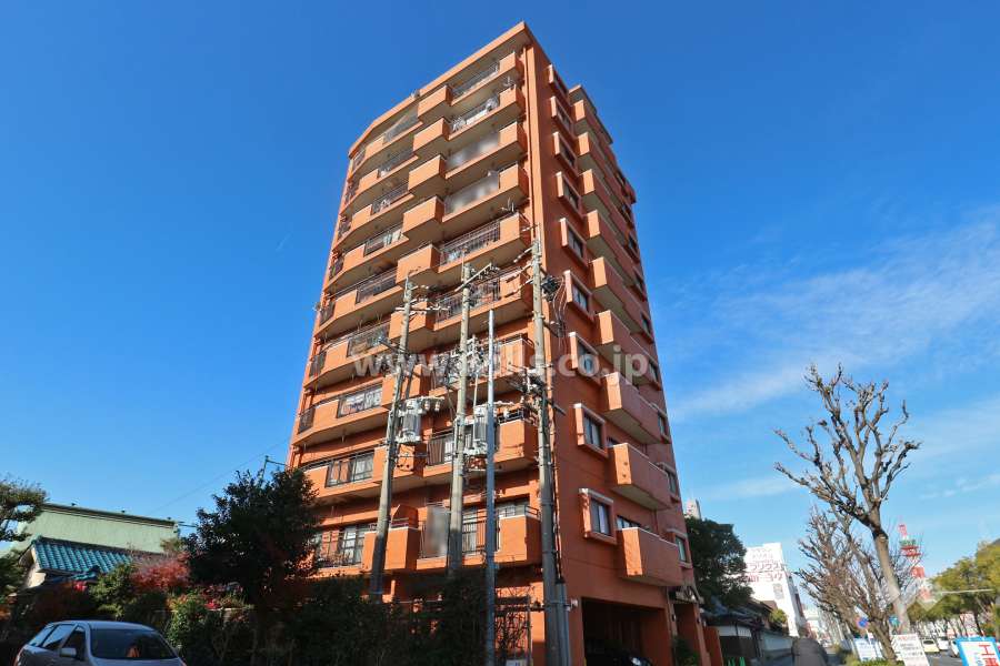 ライオンズマンション神宮公園の外観（東側から）