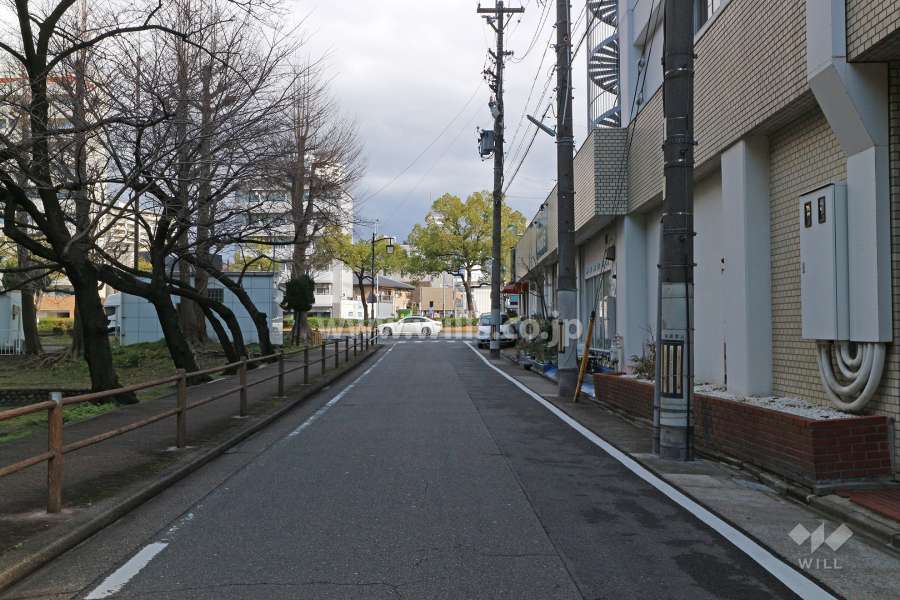 敷地北西側の前面道路