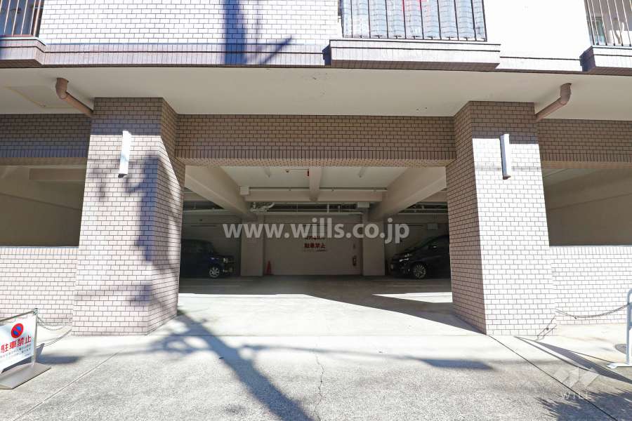 駐車場出入り口