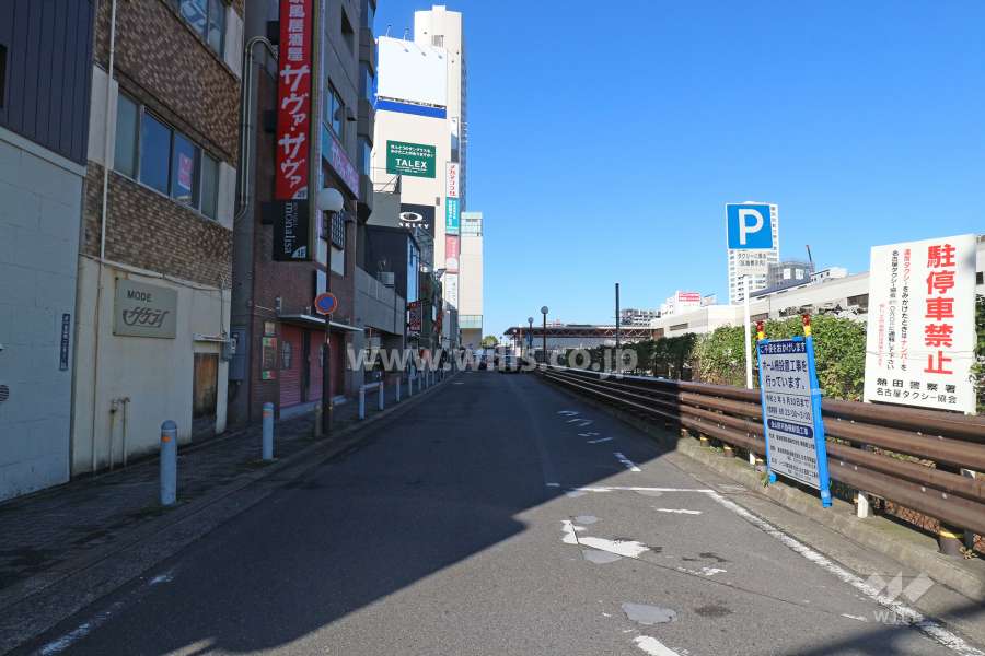 敷地北東側の前面道路