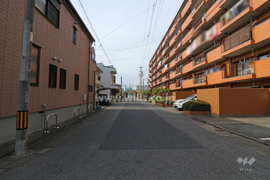 敷地南側の前面道路
