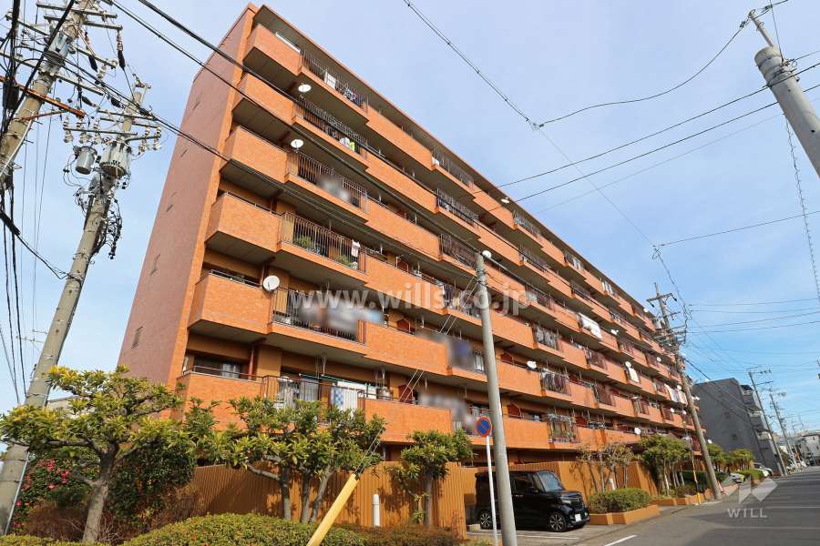 ライオンズマンション六番町の外観（南西側から）