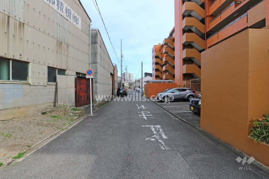 敷地北側の前面道路