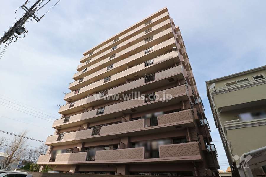 宝マンション六番町第3の外観（南東側から）