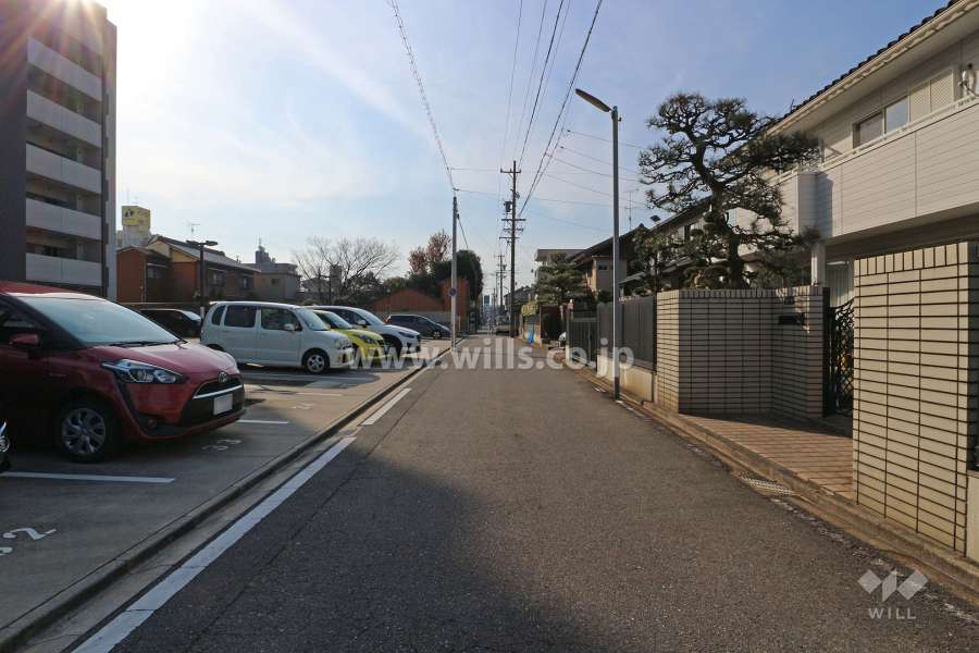 敷地北側の前面道路