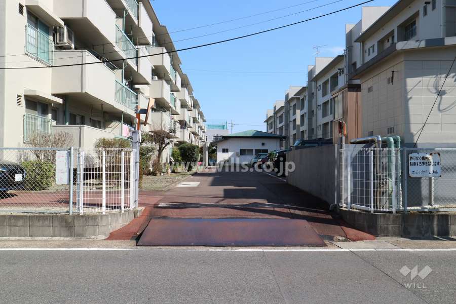 駐車場出入り口・敷地内駐車場（屋外平面式）