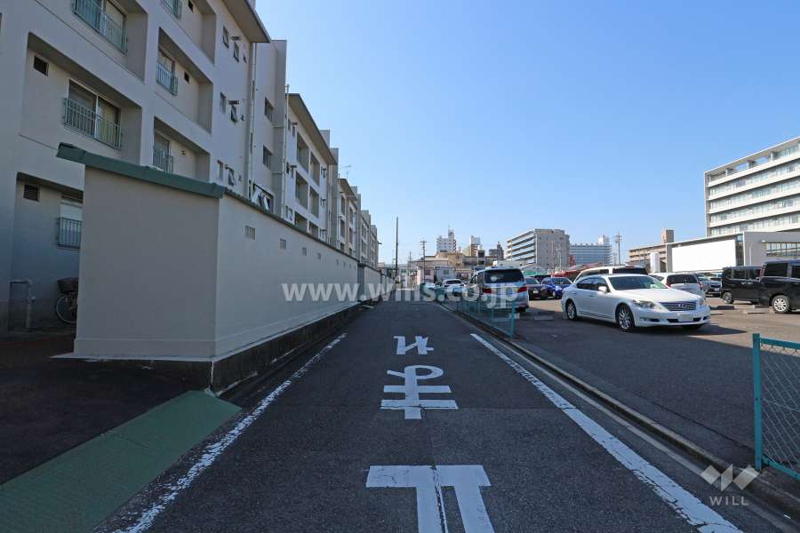 敷地北側の前面道路
