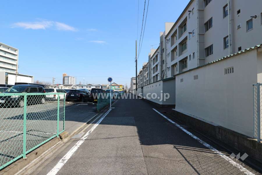 敷地北側の前面道路