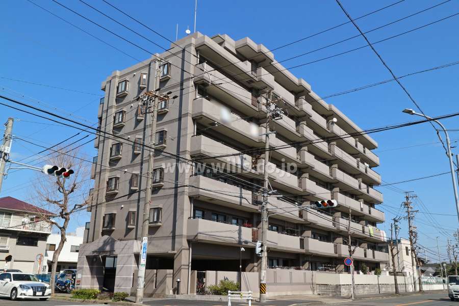 宝マンション六番町の外観（南西側から）