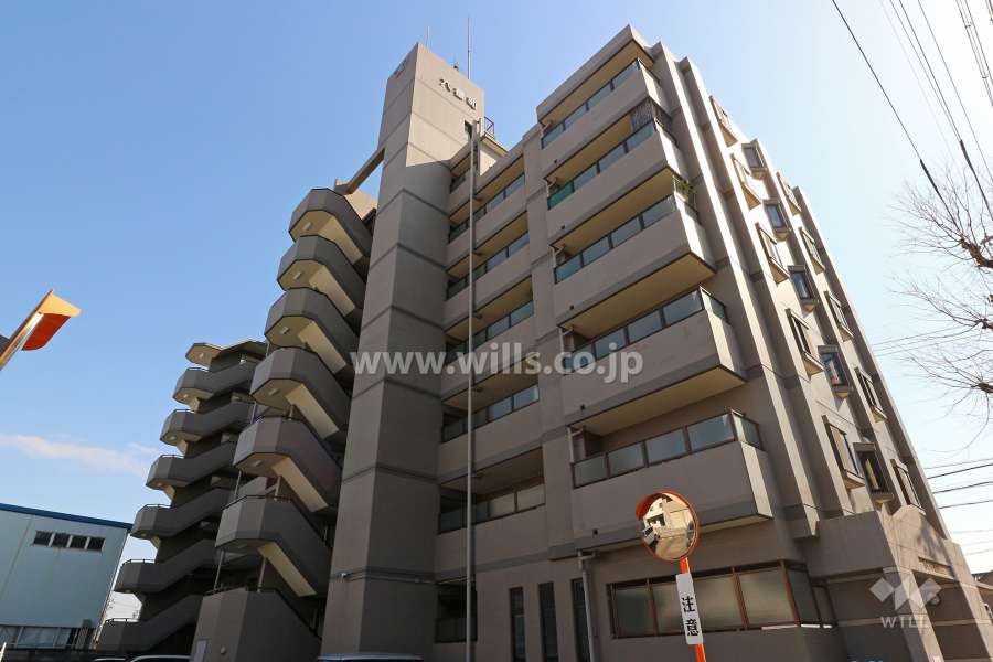 宝マンション六番町の外観（北西側から）